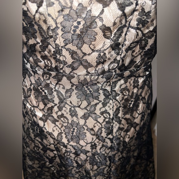 $7 GORGEOUS LACE DRESS SIZE 7/8. $7 IF BUNDLED - Picture 3 of 8